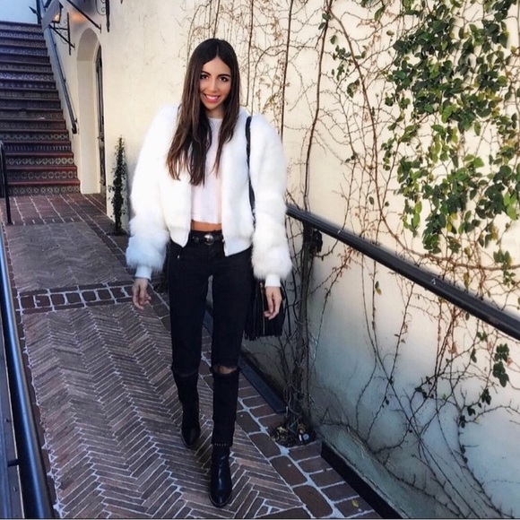 Meet your Posher, Erica. - Picture 3 of 6